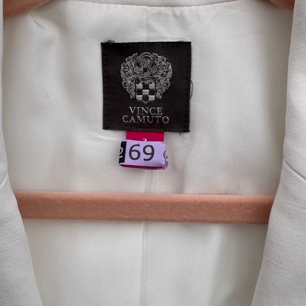 EUC Vince Camuto White Blazer with Silver Buttons - Picture 6 of 8